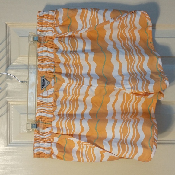 Columbia Cool Coast Shorts - Picture 2 of 9